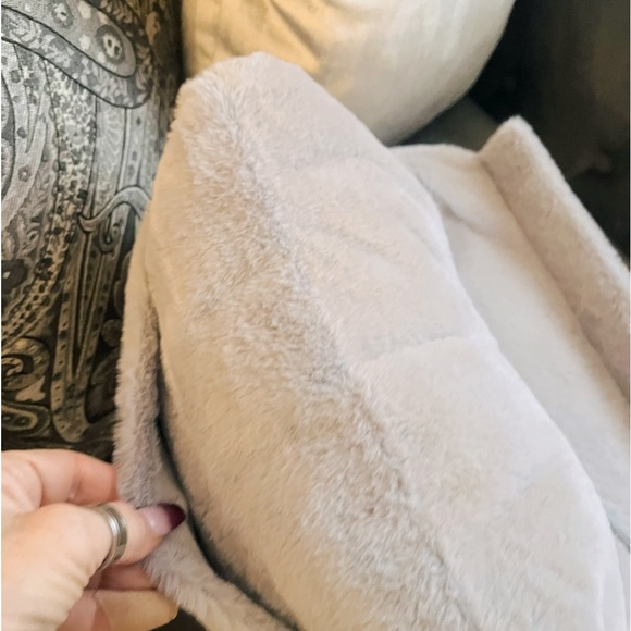 Summer & Rose Faux Fur Book & Tablet Pillow - Picture 9 of 10